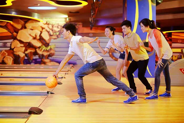 Bowling giúp thư giãn sau ngày dài làm việc và tăng cường tương tác đội nhóm